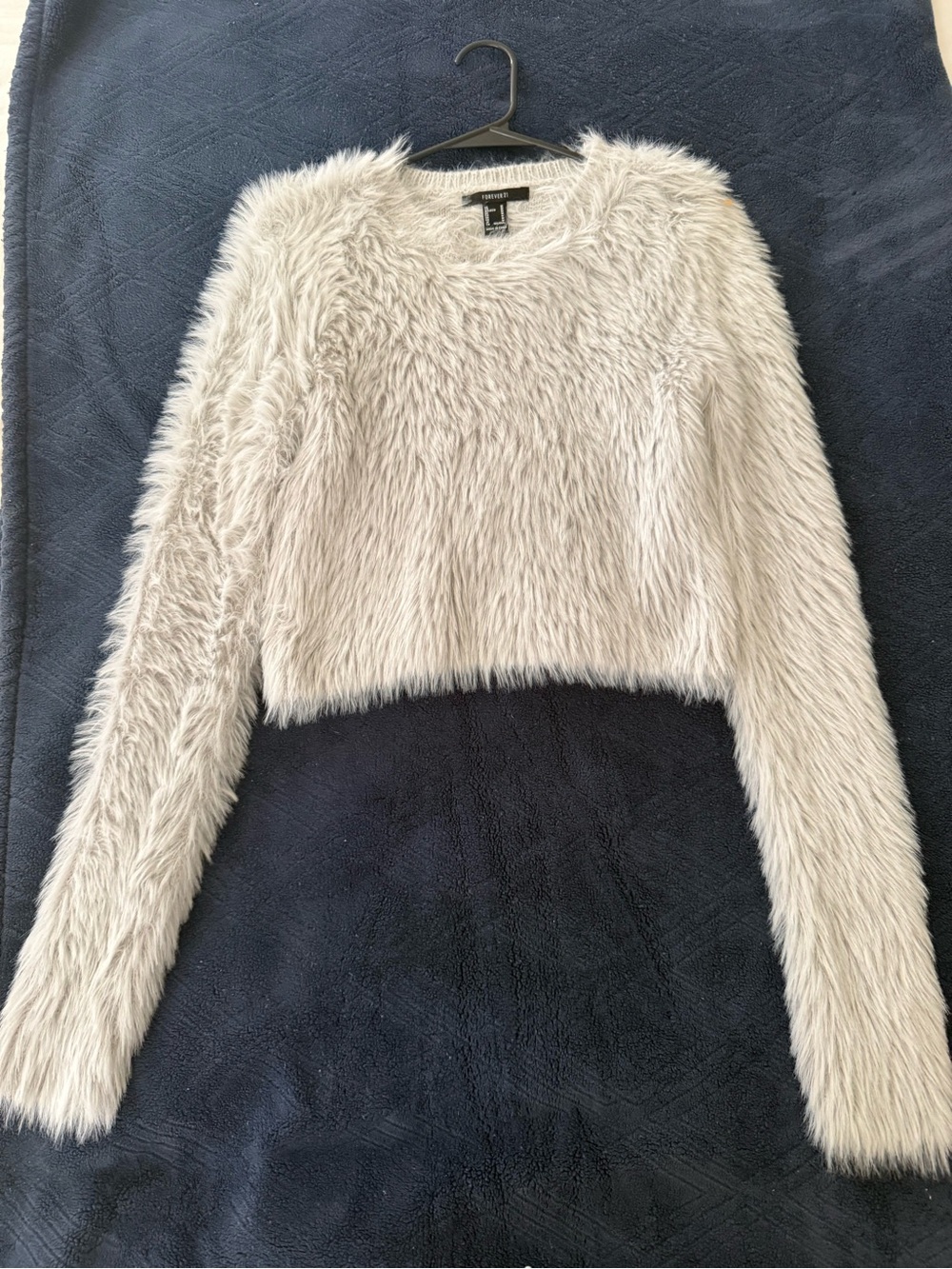 New w/o tags Forever 21 Light Cream Faux Fur Cropped Hoodie